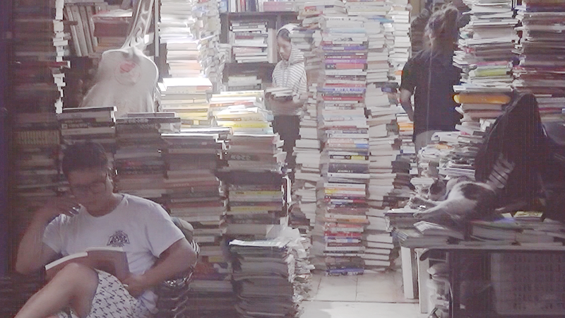记录：西安城墙下的老书店“拉长”生命