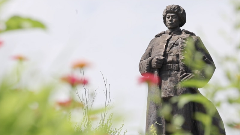 时政镜距离丨英雄之路——承载历史，通向复兴